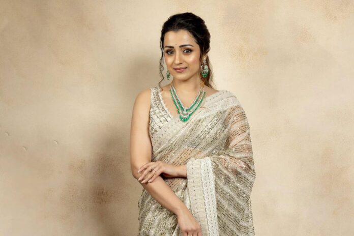 1776180671-e24bf81e37700fc9a846373ce755059b দক্ষিণী অভিনেত্রীর বাসায় বোমা হামলার হুমকি!