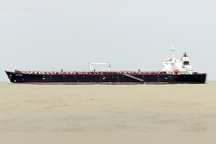 দুটি মাস্টার ট্যাংকারে চট্টগ্রামে এলো ৬৮ হাজার টন ডিজেল