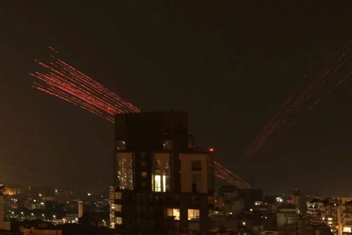 ইসরায়েল-লেবানন যুদ্ধবিরতি যেমন চলছে