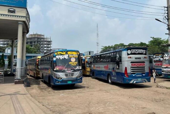 দাবি না মানায় কুষ্টিয়ায় বাস চলাচল বন্ধ, ভোগান্তিতে যাত্রীরা