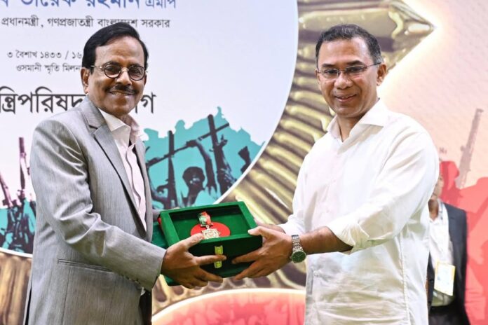 ‘স্বাধীনতা পুরস্কার’ দর্শকদের উৎসর্গ করলেন হানিফ সংকেত