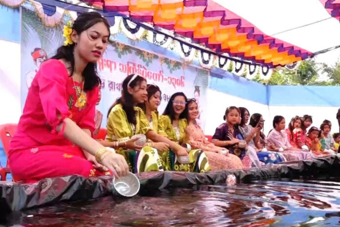 কক্সবাজারে রাখাইনদের জলকেলি উৎসব শুরু