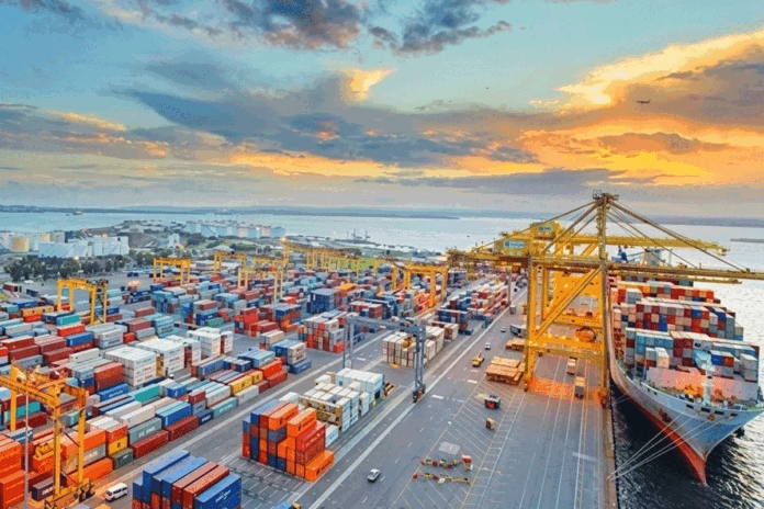 লাখ টন জ্বালানি তেল নিয়ে বন্দরে চার জাহাজ