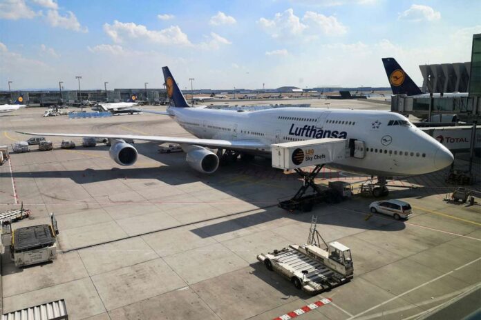 জ্বালানি সংকটে বিমানসেবা সাময়িক বন্ধ করছে লুফথানসা