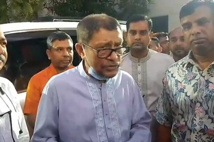 বেগম খালেদা জিয়ার গৃহকর্মী ফাতেমার ভাতিজিকে দেখতে হাসপাতালে স্বাস্থ্যমন্ত্রী