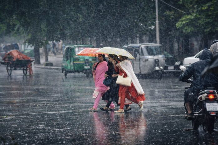 আগামী পাঁচ দিনে বজ্র ও শিলাবৃষ্টির পূর্বাভাস