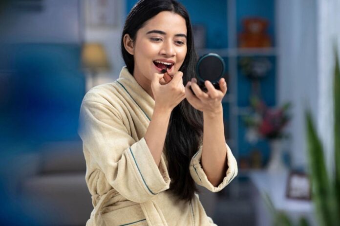 গরমে স্বস্তি দেবে হালকা সাজ