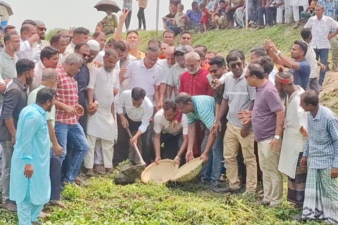 নওগাঁয় দুটি খাল পুনঃখননের উদ্বোধন