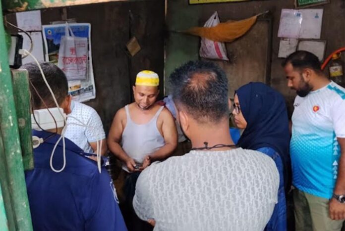 লাকসামে বেশি দামে জ্বালানি তেল বিক্রি করায় জরিমানা