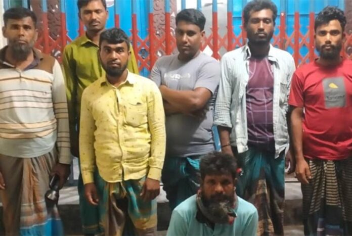 বরিশালে ১৩ জেলেকে জরিমানা