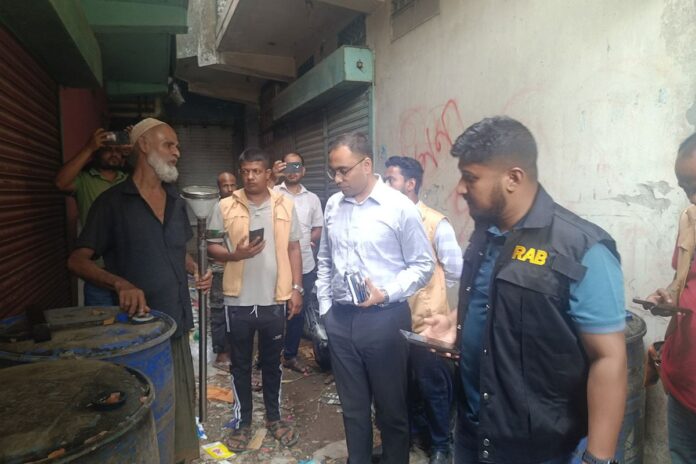 তেল মজুত করার অপরাধে দুই ব্যবসায়ীকে জরিমানা