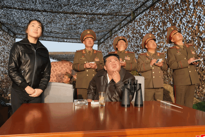 উত্তর কোরিয়ার ফের ক্ষেপণাস্ত্র পরীক্ষা, মেয়েকে নিয়ে পর্যবেক্ষণে কিম