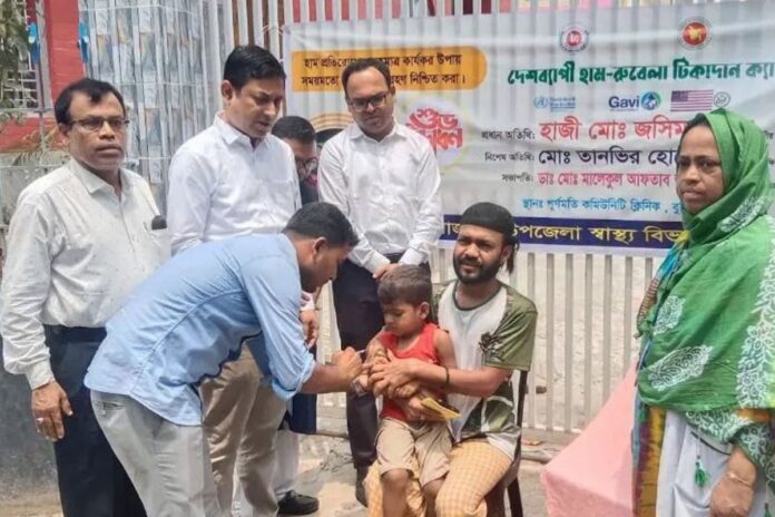 বুড়িচংয়ে হাম-রুবেলা টিকাদান শুরু, ৪৪ হাজার শিশুকে দেওয়া হবে টিকা