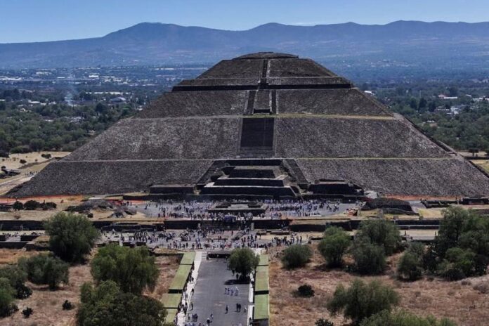 মেক্সিকোর পিরামিডে কানাডিয়ান পর্যটককে গুলি করে হত্যা