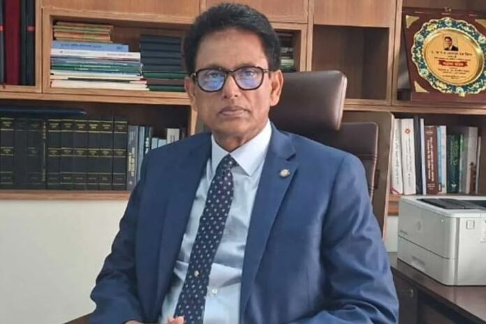 না জানিয়েই কেন্দ্র পরিদর্শনে যেতে পারেন শিক্ষামন্ত্রী