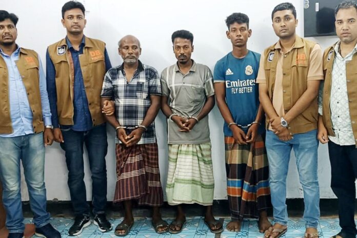 জমি বিরোধে একই পরিবারের ৪ জনকে হত্যা, গ্রেপ্তার ৩