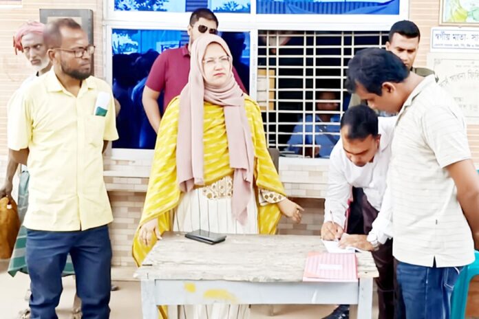 ফুয়েল কার্ড ছাড়া তেল বিক্রি, দিনাজপুরে ম্যানেজারকে জরিমানা