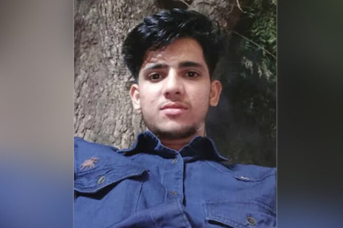 মোবাইল ফোনের চার্জিং ক্যাবল পেঁচিয়ে মালিকের মেয়েকে ‘হত্যা’