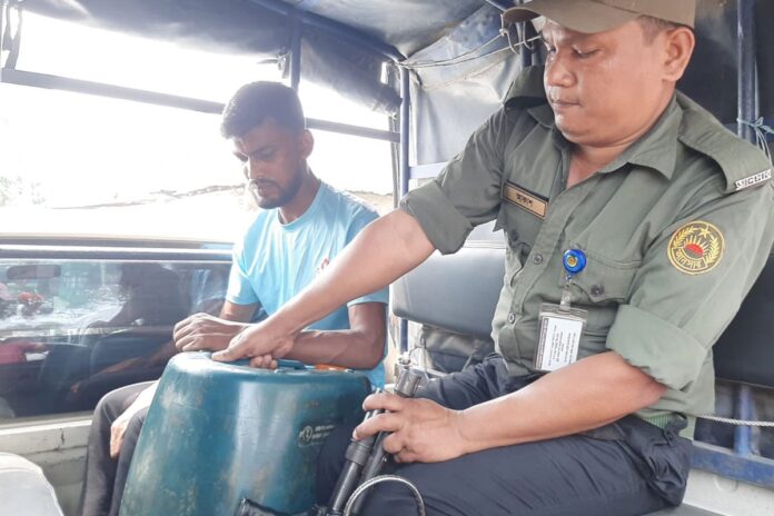 অবৈধভাবে জ্বালানি মজুদ, ব্যবসায়ীকে ৫ দিনের কারাদণ্ড