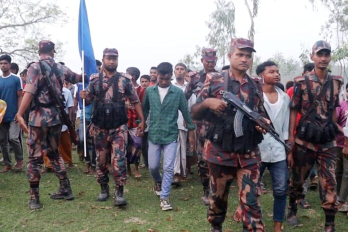 ৮ ঘণ্টা পর বিএসএফের হাত থেকে ফিরল দুই শিক্ষার্থী