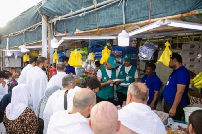 হজের সময় অনুমোদনহীন খাদ্য সরবরাহ করলেই ১০ বছর জেল-কোটি রিয়াল জরিমানা