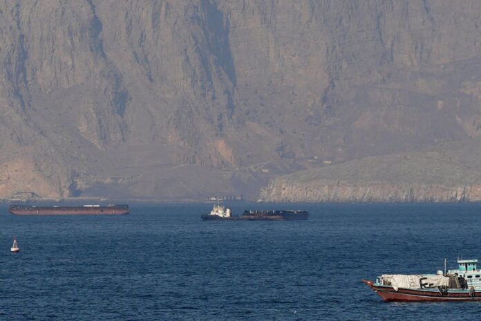 হরমুজ প্রণালির মাইন অপসারণে ছয় মাস লাগতে পারে: রিপোর্ট