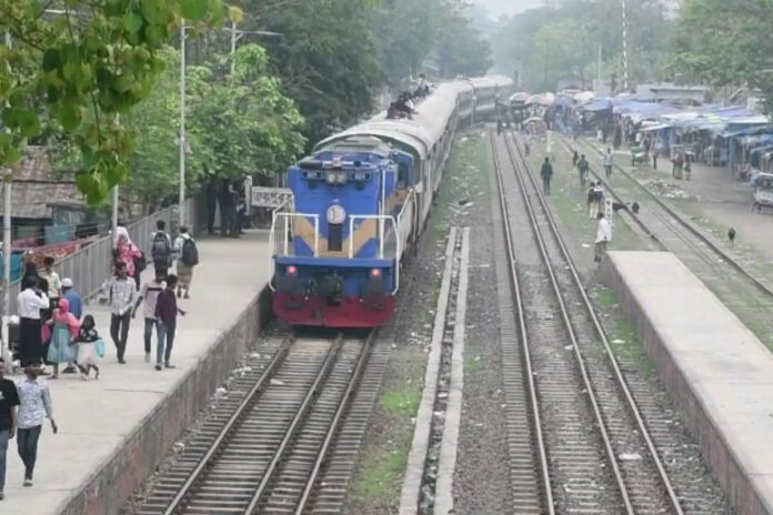 জয়পুরহাটে ট্রেনের ধাক্কায় শ্রমিক নিহত