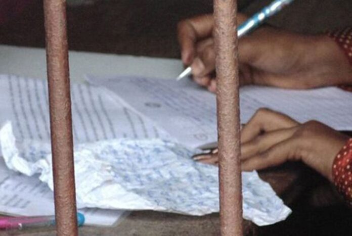 গাংনীতে এসএসসি পরীক্ষায় নকল : ছাত্রী বহিষ্কার, তিন শিক্ষককে অব্যাহতি