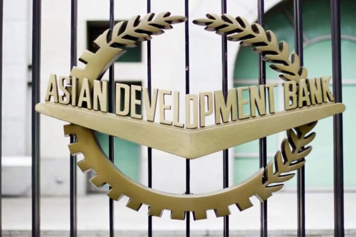 রাজনৈতিক অনিশ্চয়তায় চাপের মুখে অর্থনীতি