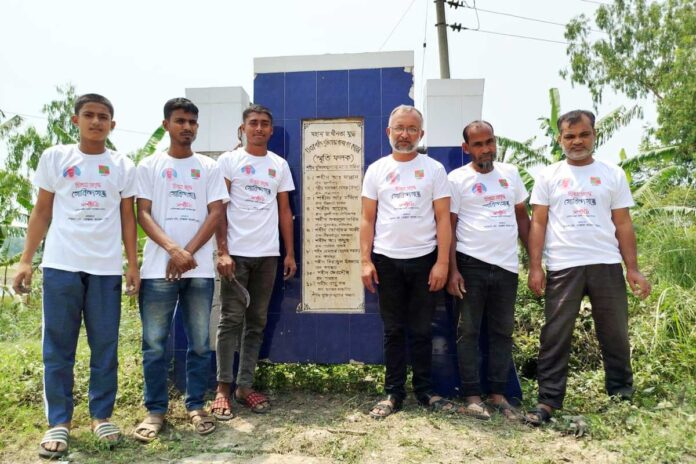গাইবান্ধায় স্বাধীনতার স্মৃতিফলকে পরিচ্ছন্নতা অভিযান
