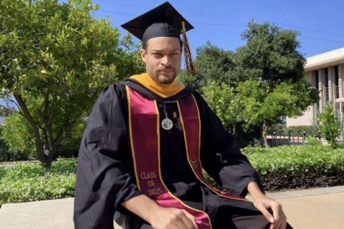 এত মেধা, এত সাফল্য, তারপরও কেন ট্রাম্পের বিরুদ্ধে অস্ত্র তুলে নিলেন টমাস অ্যালেন