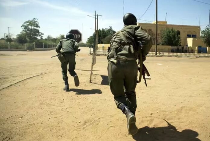 মালির একাধিক সেনা ঘাঁটিতে একযোগে হামলা, কারফিউ জারি