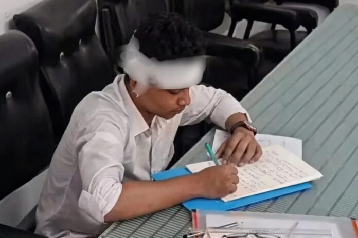 এসএসসি পরীক্ষা কক্ষের ফ্যান খুলে পড়ে শিক্ষার্থী আহত