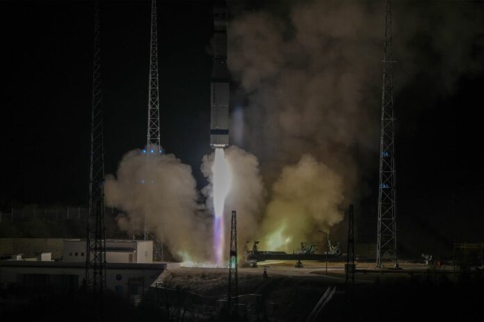 চীনা রকেটে চড়ে কক্ষপথে পাকিস্তানের স্যাটেলাইট!