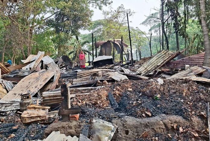 বরিশালে আগুনে পুড়লো চার ঘর