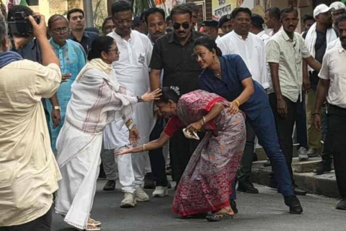 তৃতীয় দফার নির্বাচনের আগে শেষ রবিবারে প্রচারে তুঙ্গে মোদি–মমতা, মাঠে কেজরিওয়াল–তেজস্বী