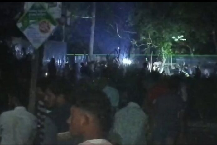 ব্রাহ্মণবাড়িয়ায় বিকাশে টাকা দিতে দেরি হওয়ার জেরে টর্চ জ্বালিয়ে সংঘর্ষ