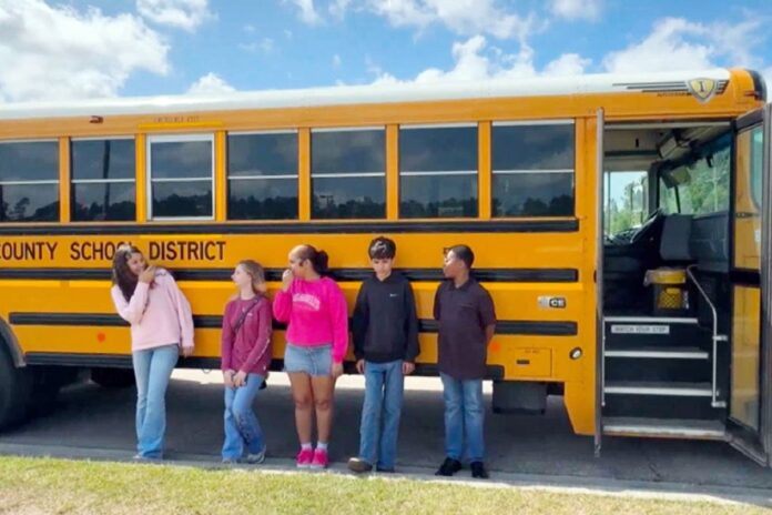 চালক অজ্ঞান, মৃত্যু ফাঁদে বাস: স্কুলের শিশুরাই থামাল সেই নিয়ন্ত্রণহীন বাস