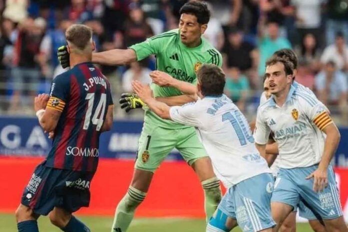 প্রতিপক্ষ ফুটবলারকে ঘুসি মেরে বড় শাস্তির মুখে আর্জেন্টাইন গোলরক্ষক