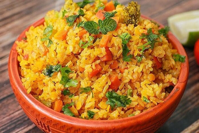 ঘরেই যেভাবে তৈরি করবেন আচারি খিচুড়ি