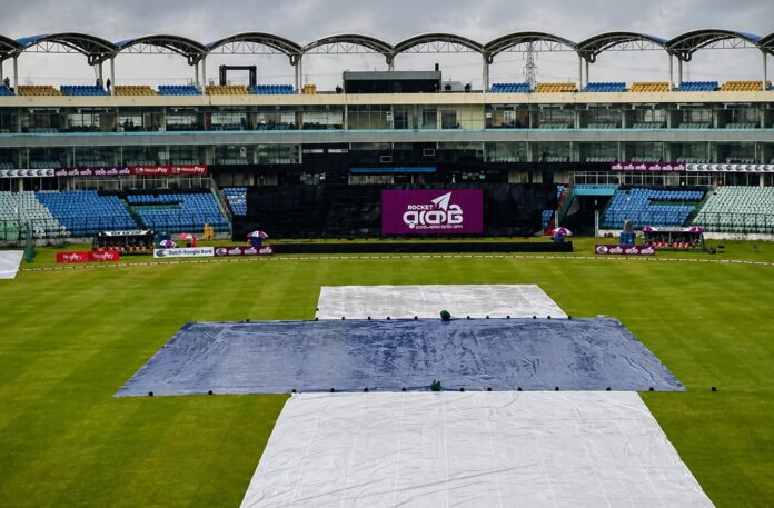 চট্টগ্রামে মুষলধারে বৃষ্টি, খেলা শুরু নিয়ে শঙ্কা
