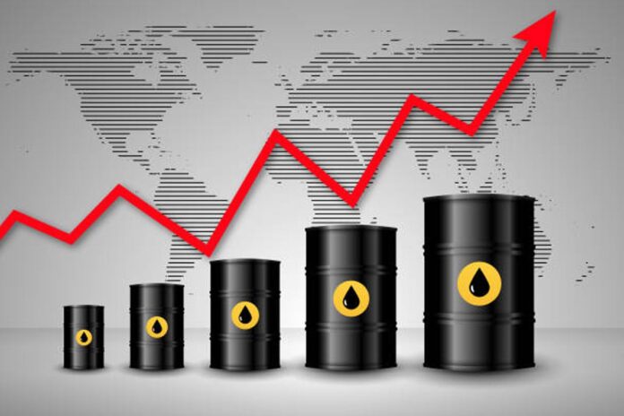 বিশ্ববাজারে জ্বালানি তেলের দামে ‘আগুন’, চার বছরের মধ্যে সর্বোচ্চ