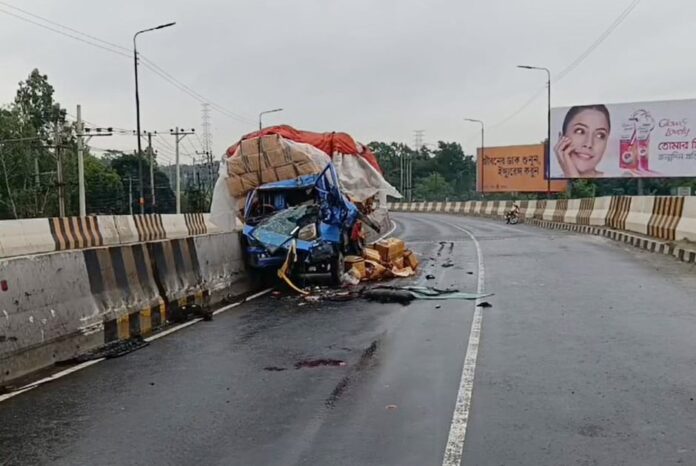 টাঙ্গাইলে ট্রাক-পিক আপভ্যানের সংঘর্ষে ২ নিহত