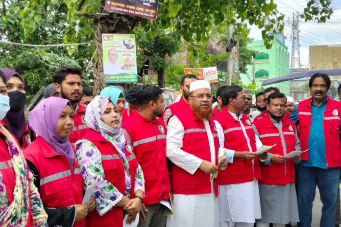 হাম-রুবেলা টিকাদান সচেতনতায় কুড়িগ্রামে রেডক্রিসেন্টের লিফলেট বিতরণ