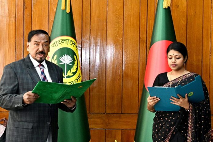শপথ নিলেন এনসিপির নুসরাত তাবাসসুম
