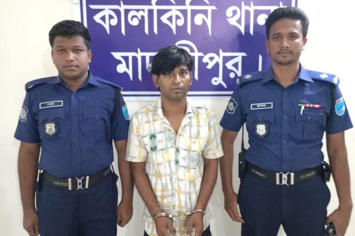 মাদারীপুরে হত্যা-ধর্ষণসহ ১৭ মামলার আসামি গ্রেফতার