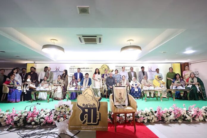 ইউনিভার্সেল মেডিকেল কলেজ হাসপাতাল আয়োজিত ‘গরবিনী মা’ সম্মাননা অনুষ্ঠিত