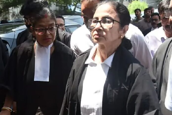 আদালতে আইনজীবীর ভূমিকায় মমতা, লড়বেন ভোট পরবর্তী প্রতিহিংসা মামলা