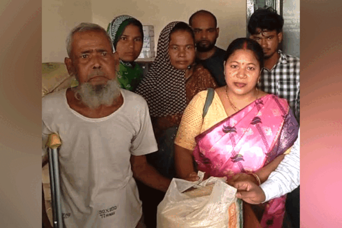 ঠাকুরগাঁওয়ে ৪ হাজার ৪৭০ পরিবার পেল ভিজিএফের চাল
