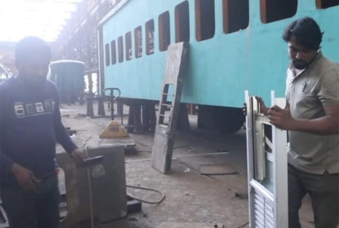 ঈদযাত্রার জন্য রেলওয়ে কারখানায় মেরামত হচ্ছে ১২৭ কোচ